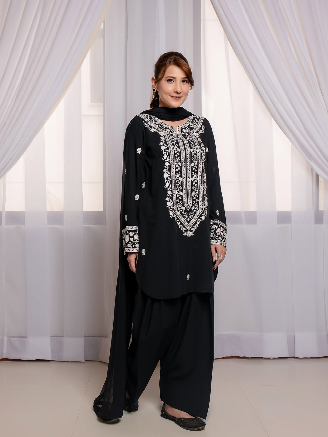 MIRA Embroided 2 piece stitch
